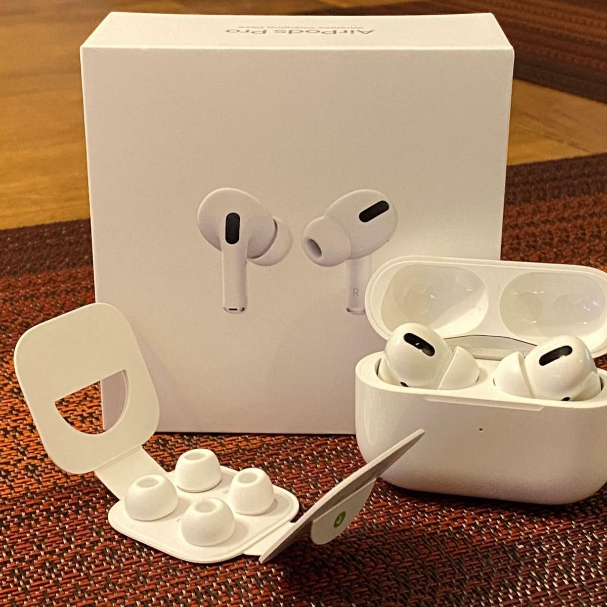 AirPods Pro 1st generation with Wireless Charging Case (MasterCopy)